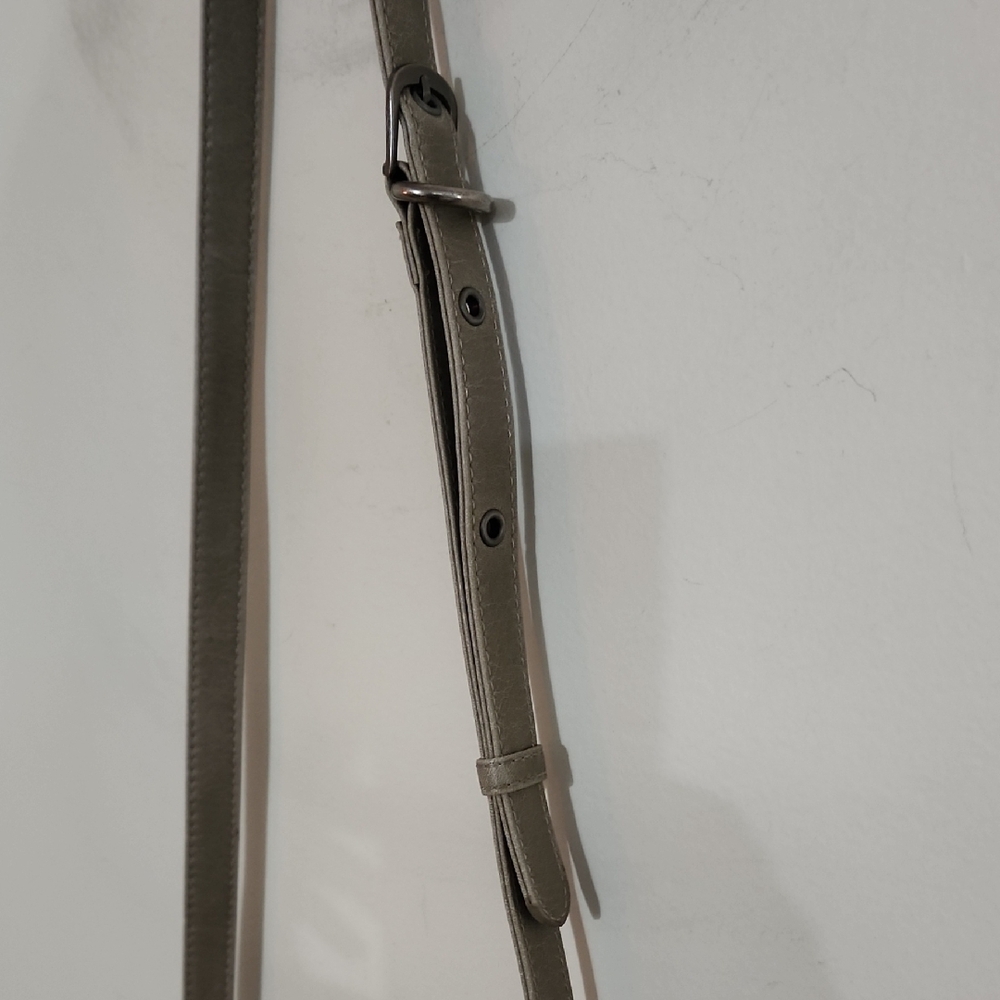 Matt & Nat Grey Vegan Crossbody With Adjustable Shoulder Strap Purse - Picture 7 of 9